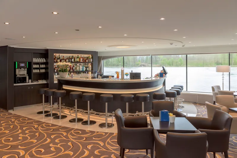 Panorama salonek a bar 3