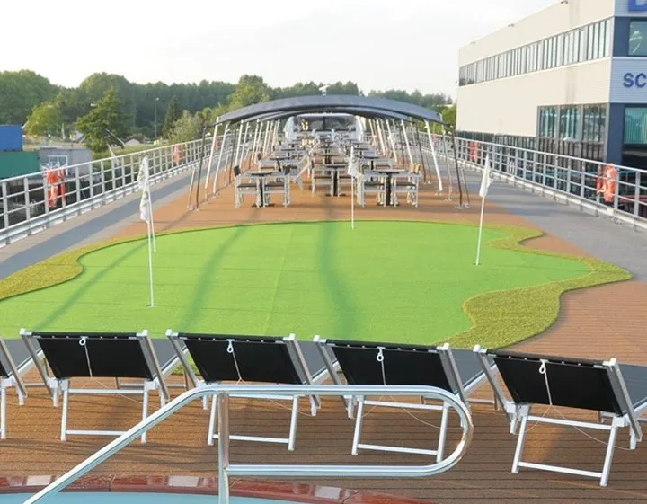 Putting Green & Jacuzzi