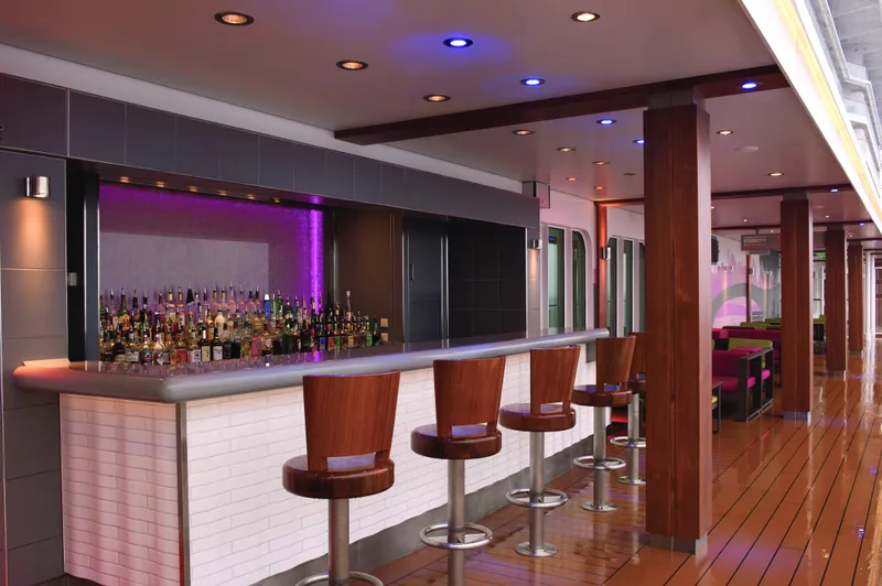 Shaker's Cocktail Bar 2