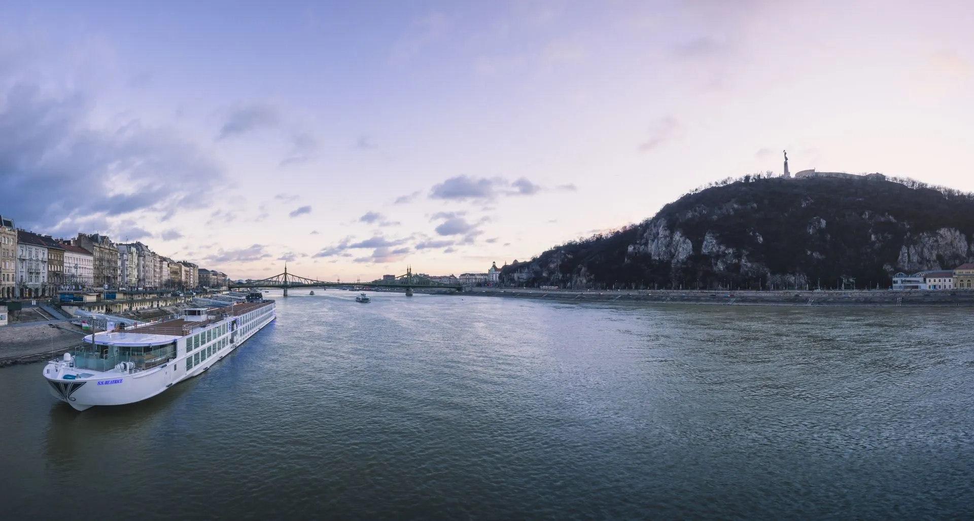 寰宇碧翠丝号 8