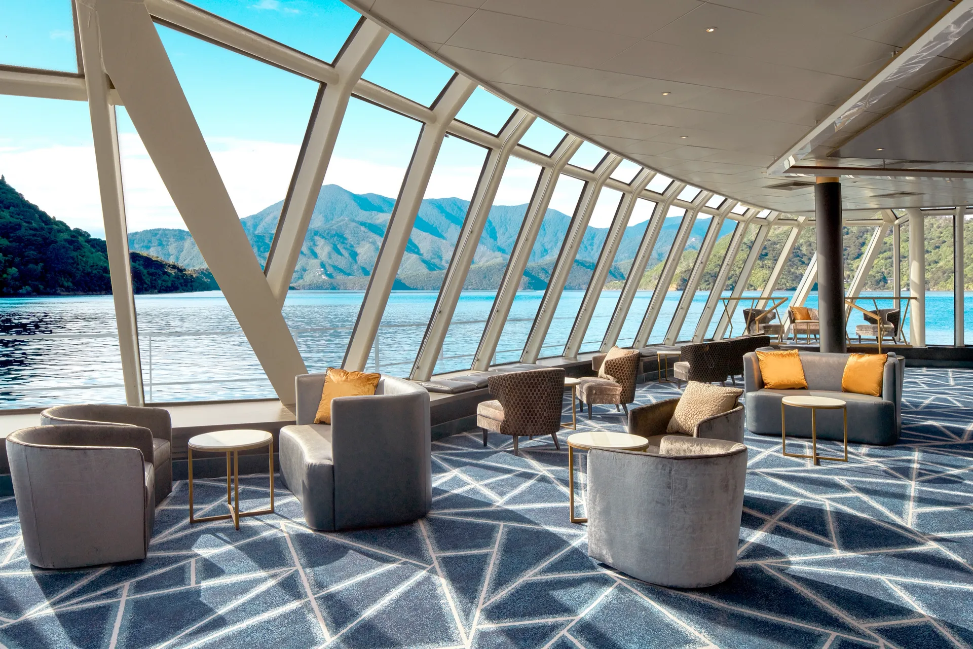 Spinnaker Lounge 風帆酒廊 1