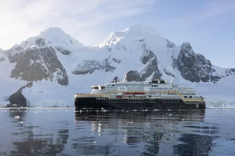 MS Fridtjof Nansen — HX Expeditions