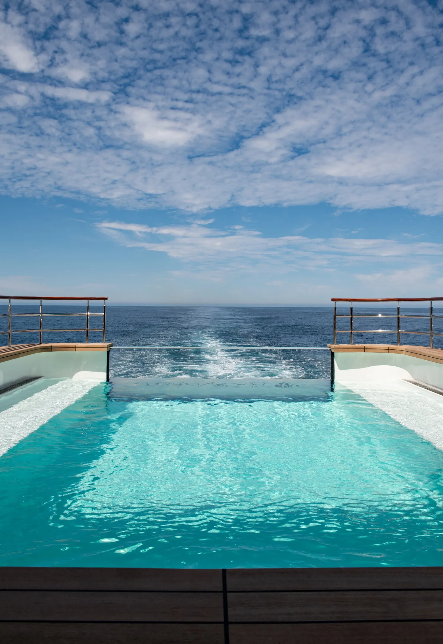 Pool & Sun Deck 