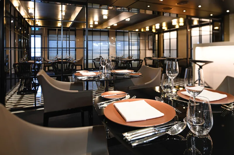 Lumière Restaurang & Champagnebar 1