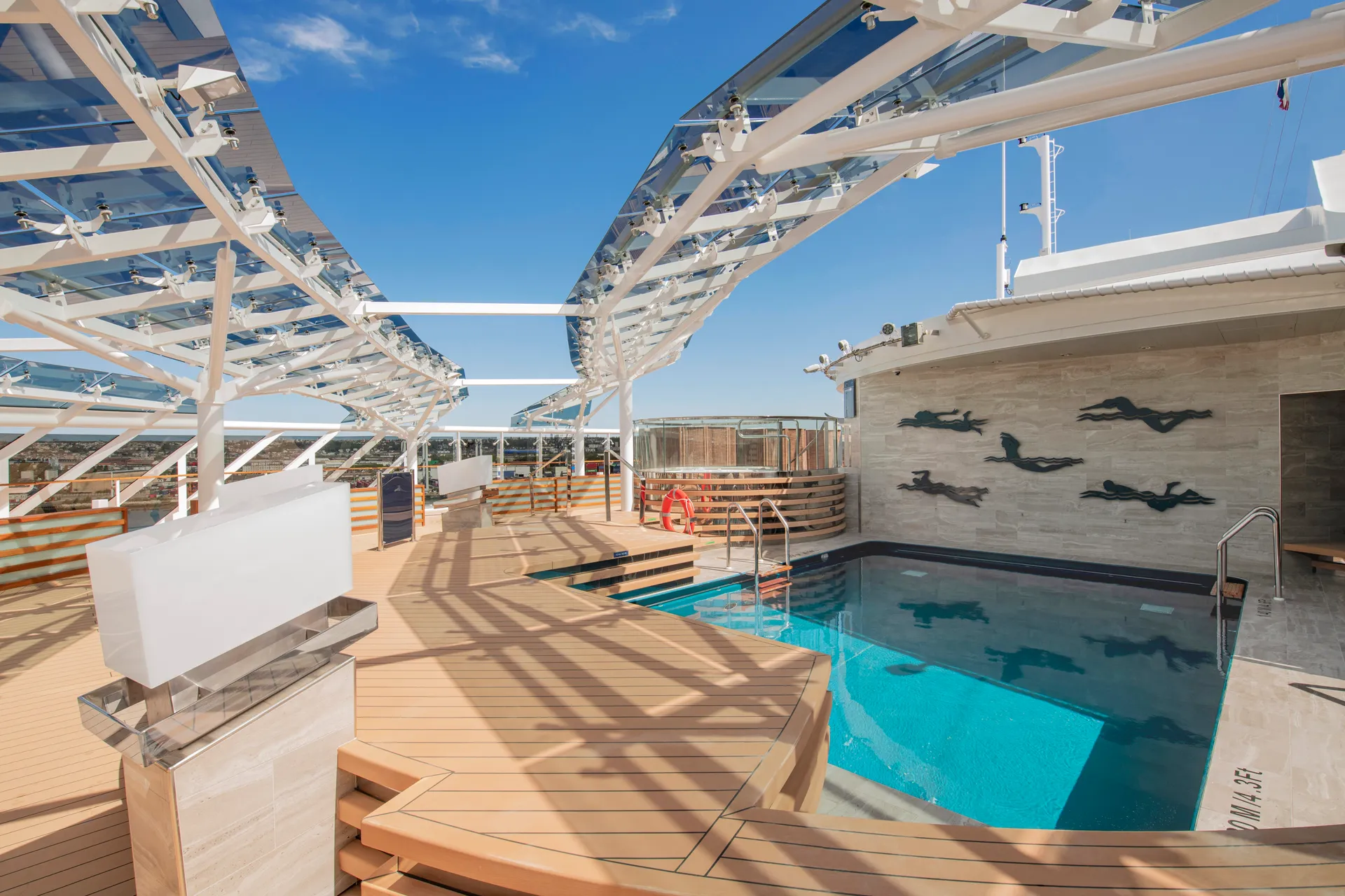 MSC Yacht Club 泳池 2