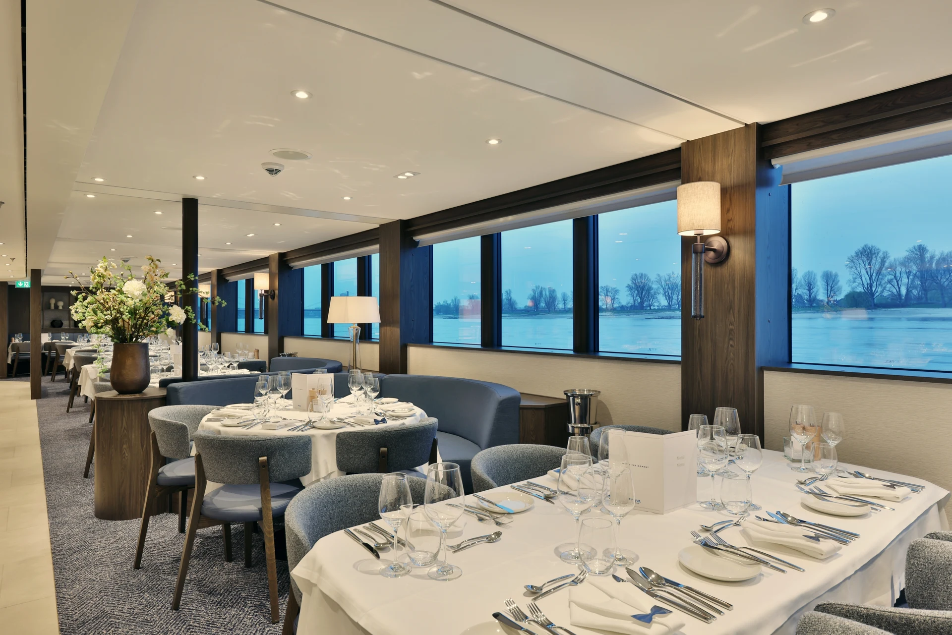 RIVERSIDE Restaurant