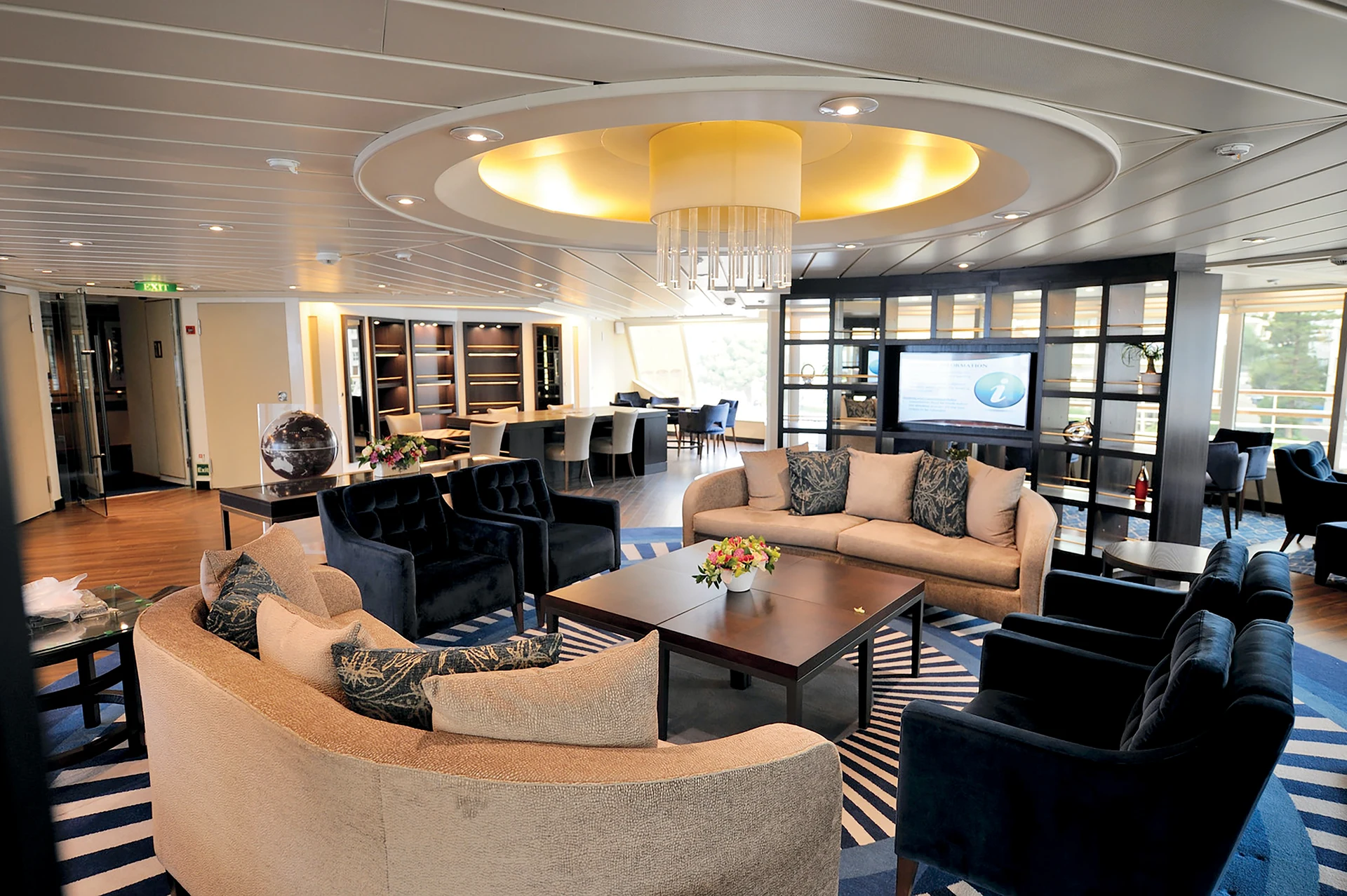 Yacht Club Café
