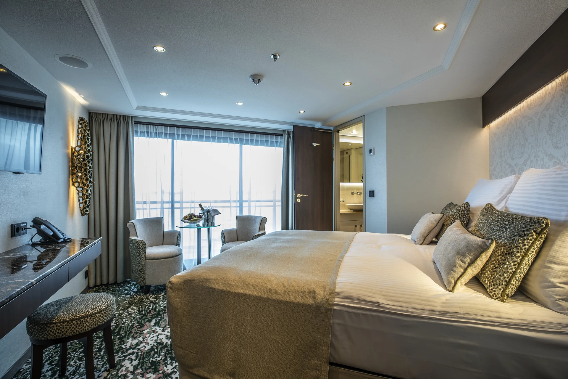 Superior Suite - Diamond Deck