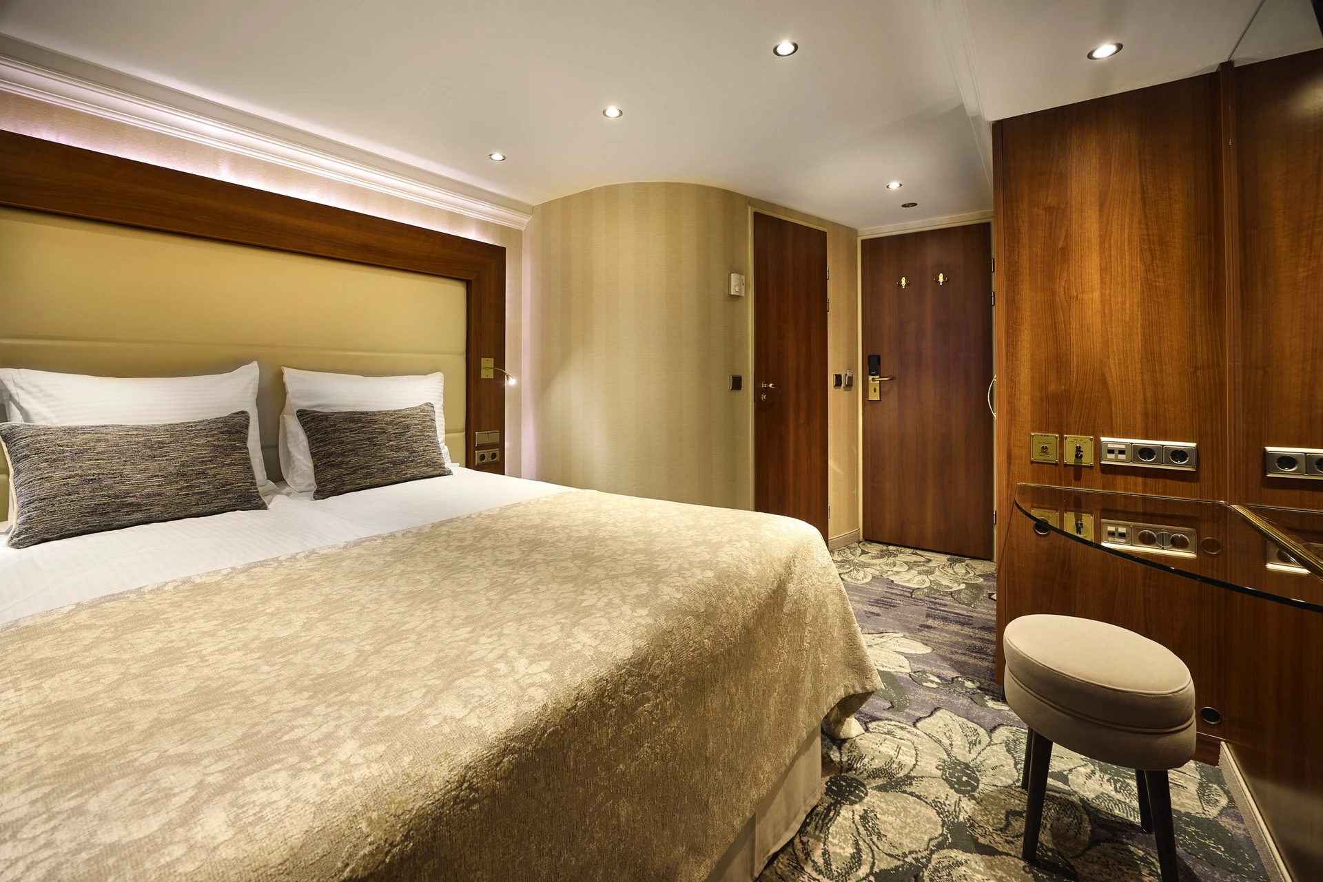 Standard Cabin - Ruby and Diamond Decks