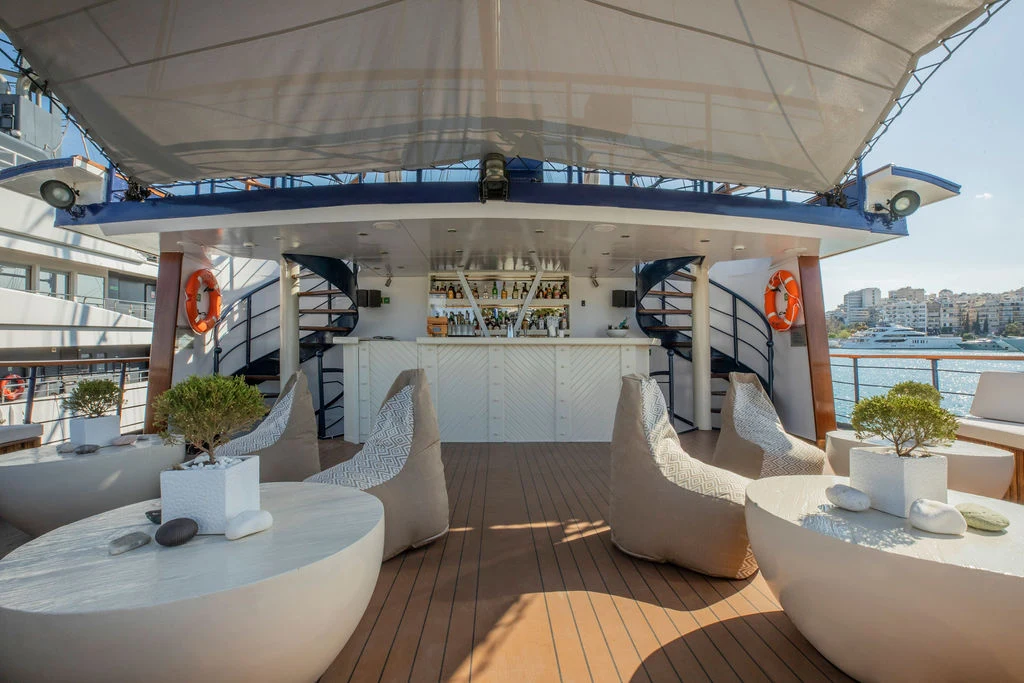 Upper Deck Outdoor Bar & Lounge Area