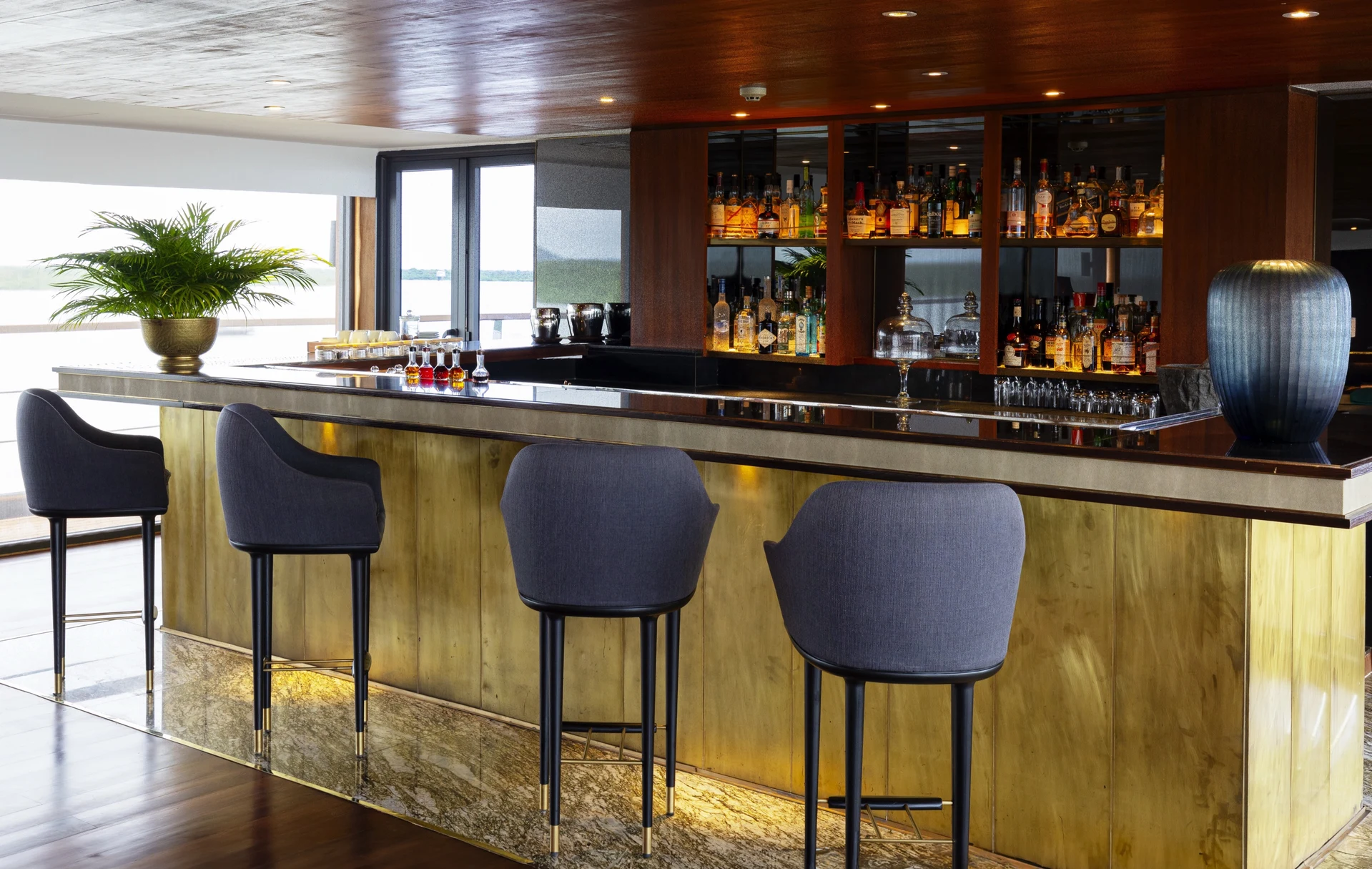 Indoor Lounge & Bar
