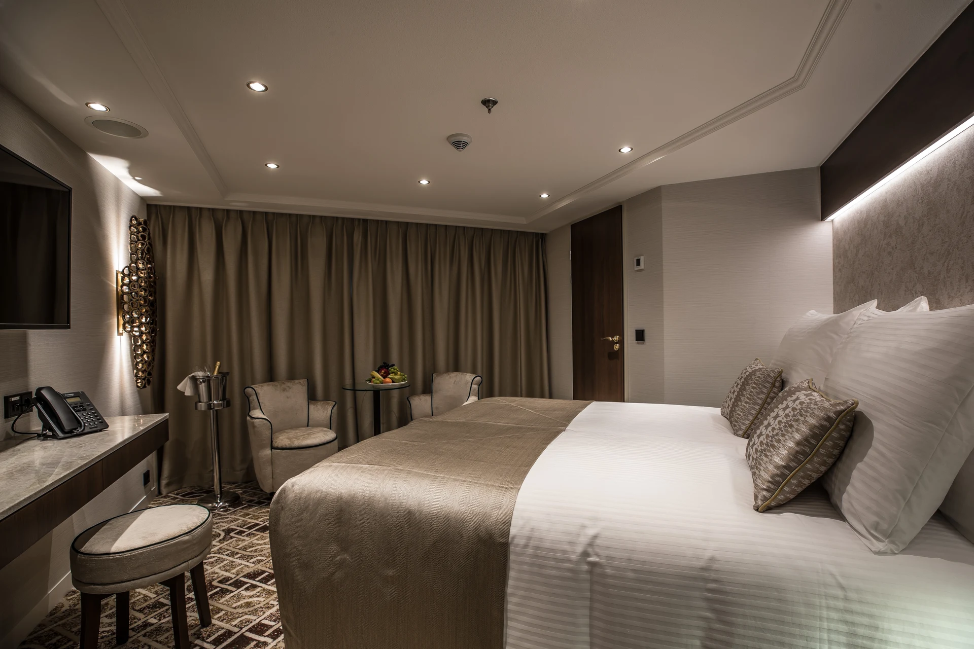 Stern Superior Suite