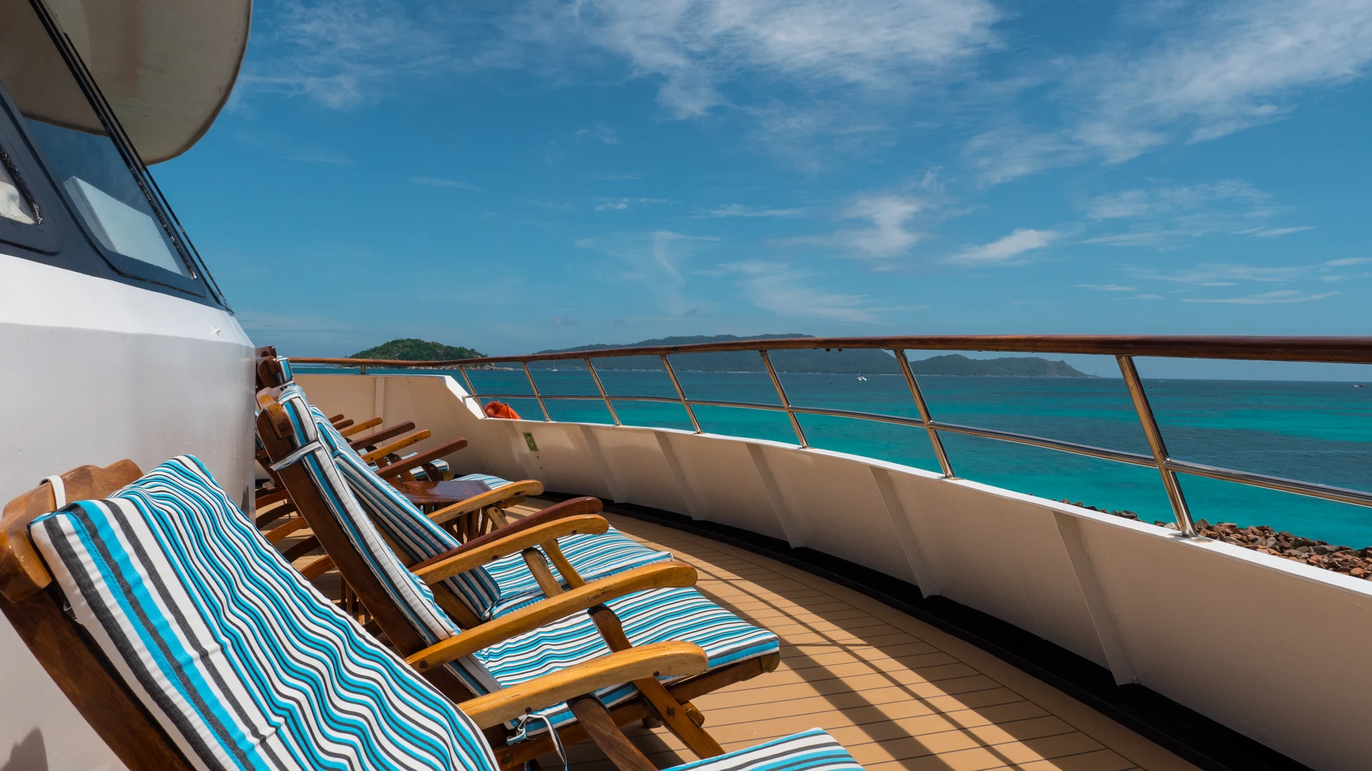 Sun Deck Bar & Lounge