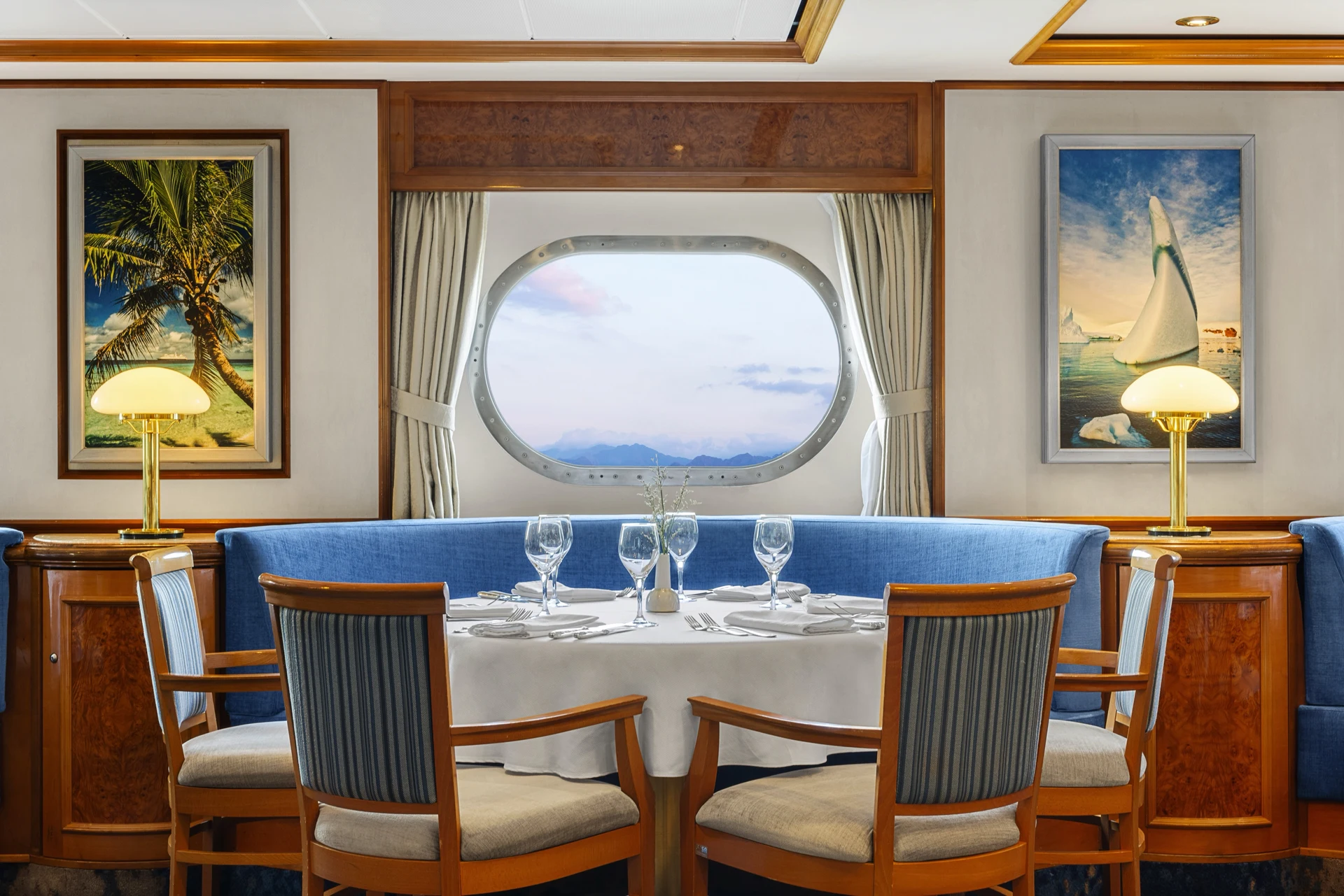 Restaurant- Main Deck
