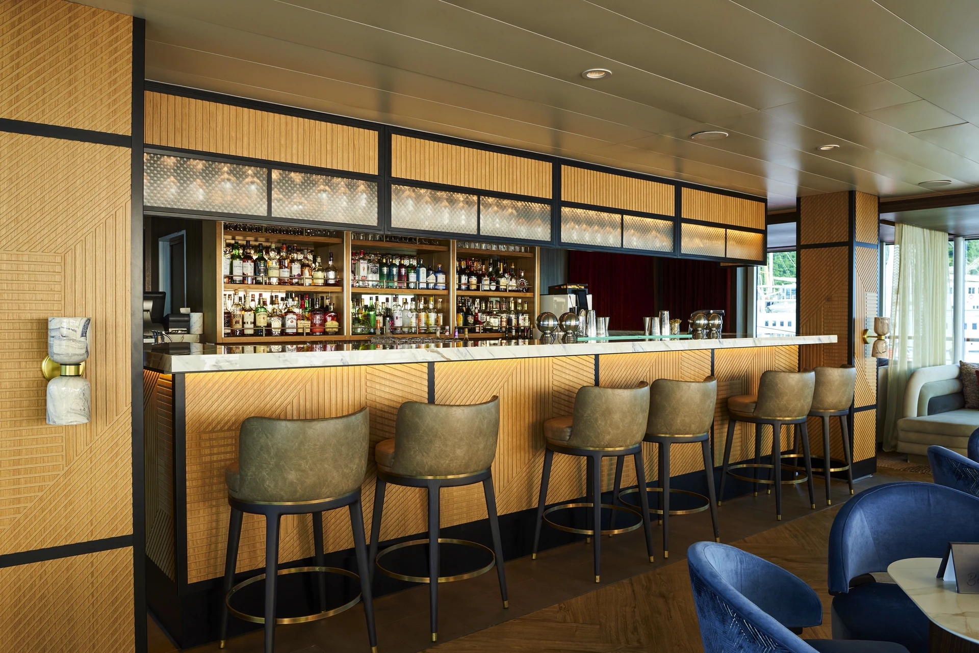 Compass Rose Bar