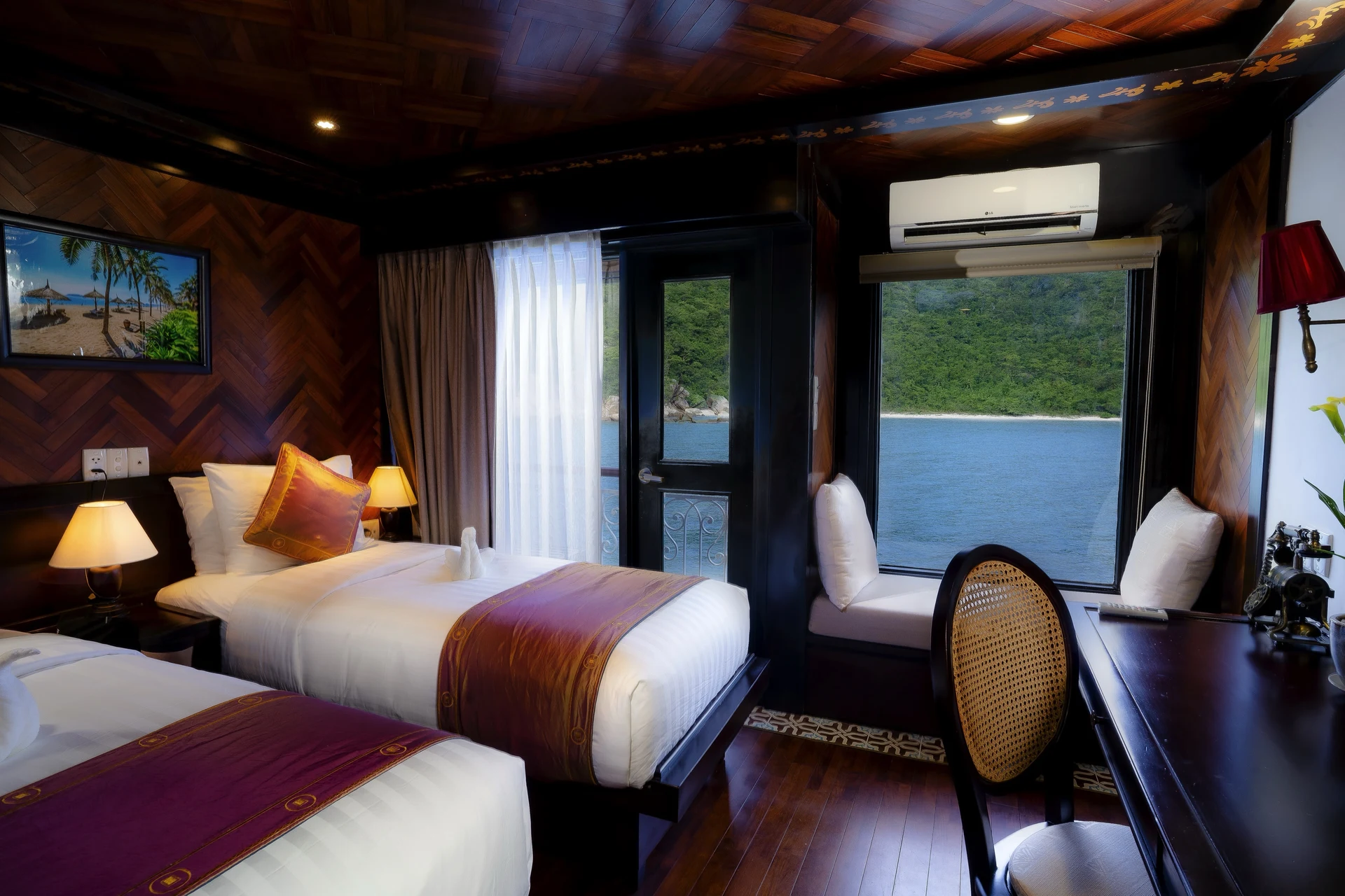 Stateroom (Upper/Panorama Deck)