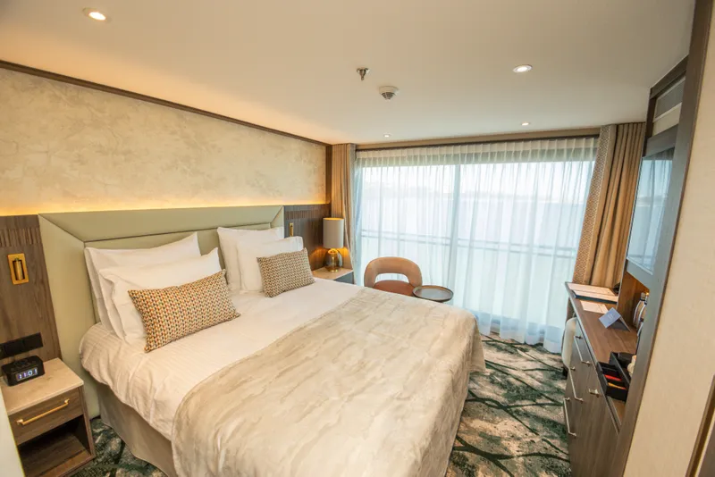 Stern Cabin - Diamond Deck