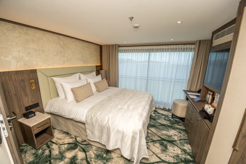 Forward Cabin - Diamond Deck