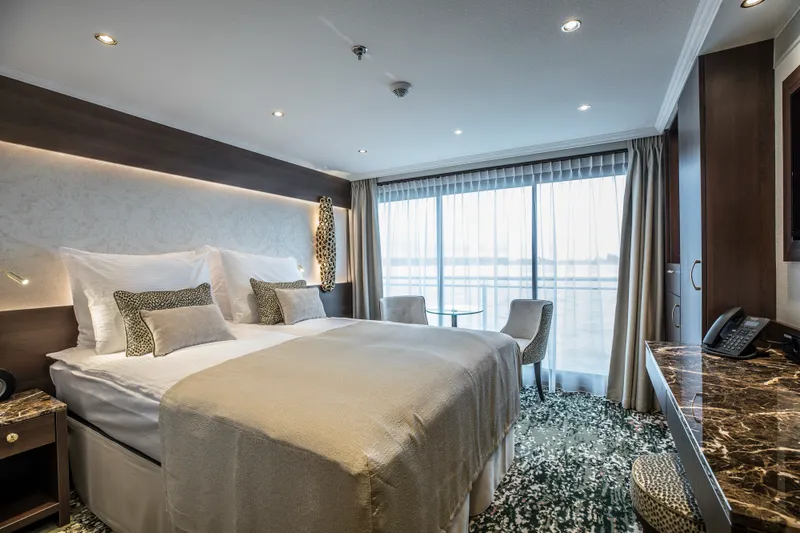 Standard Suite - Diamond Deck