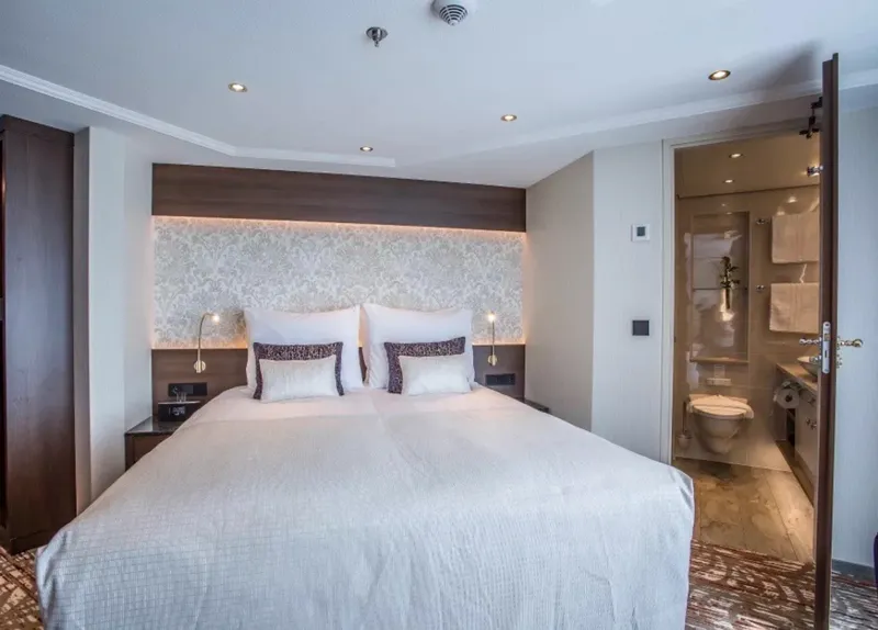 Stern Superior Suite - The Diamond (Upper) Deck