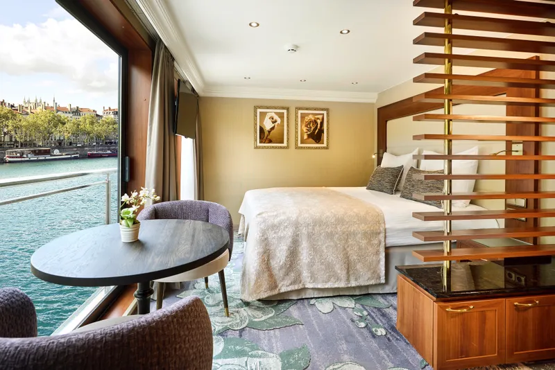 Deluxe Suite - Diamond Deck