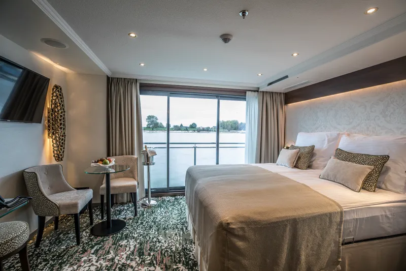 Stern Superior Suite - Diamond Deck