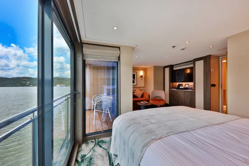 Deluxe Balcony Suite - Diamond Deck