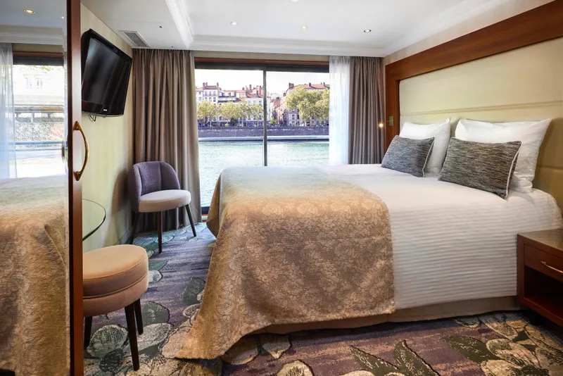 Superior Stern Suite - Diamond Deck