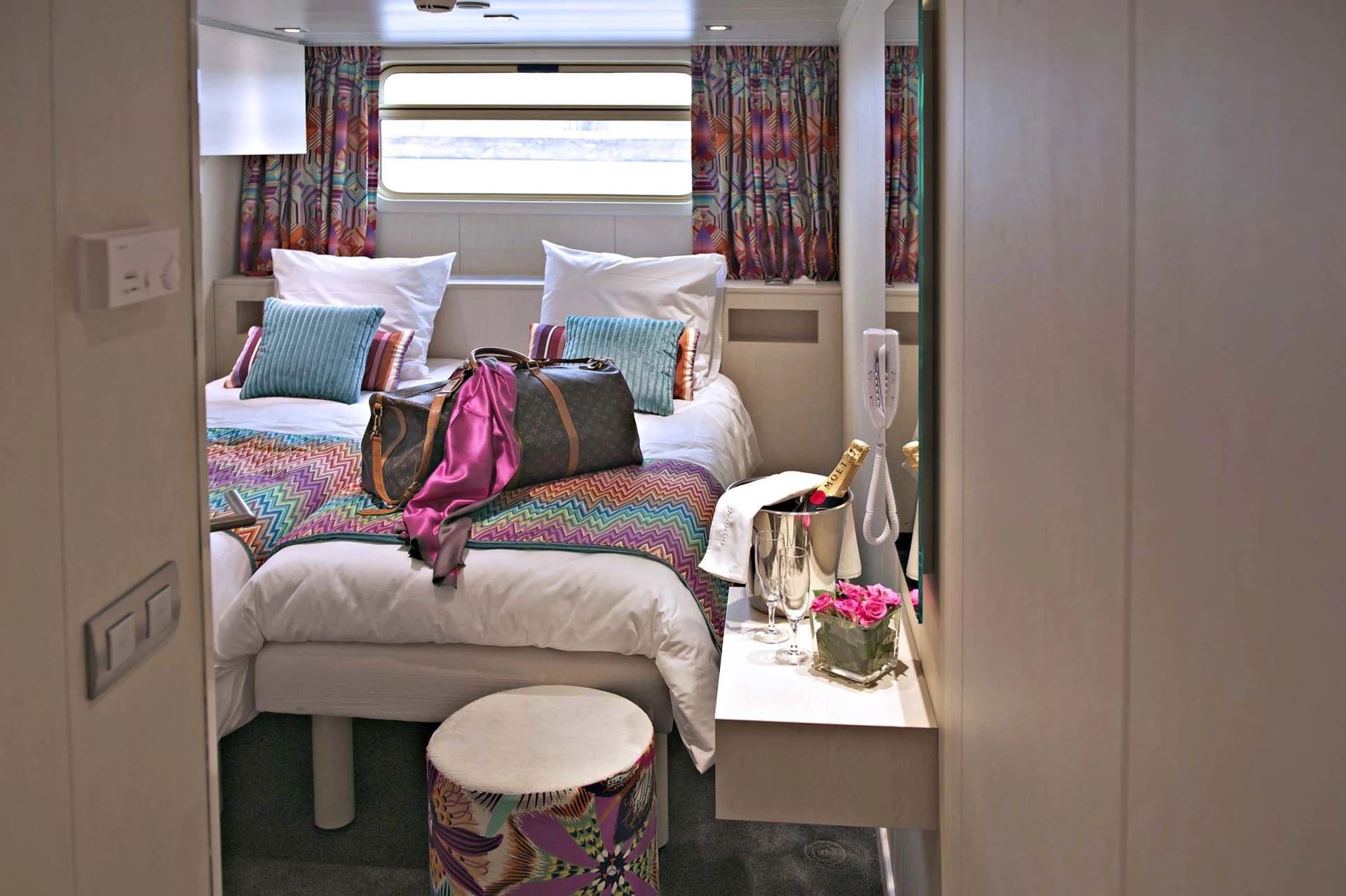 Main Deck - 2 Beds