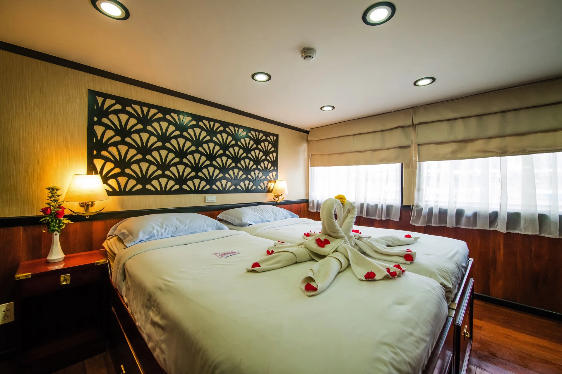 Upper Deck 2 Adjustable Twin Beds