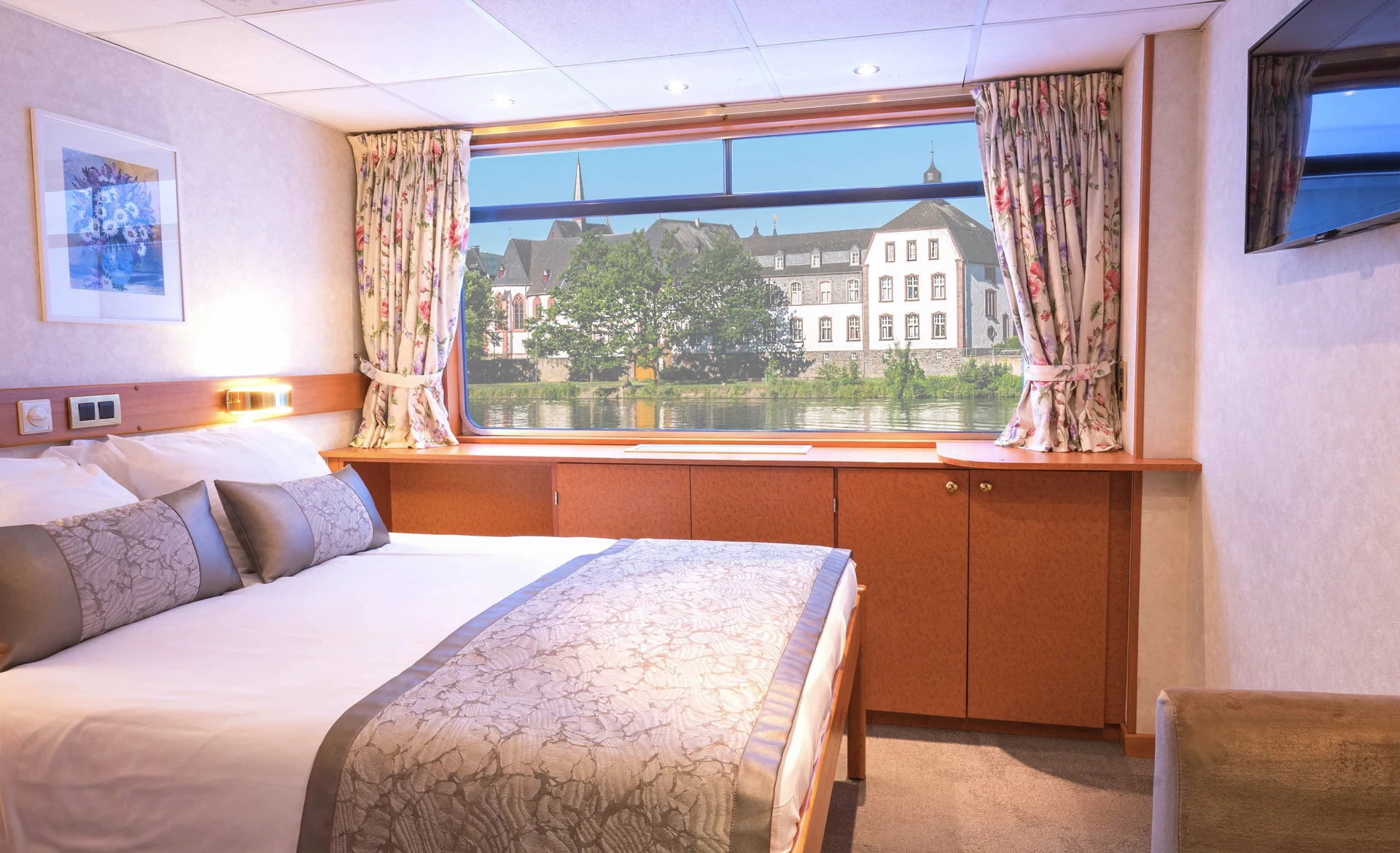 Middle Deck 1 Double Bed - Accessible Cabin Cat B