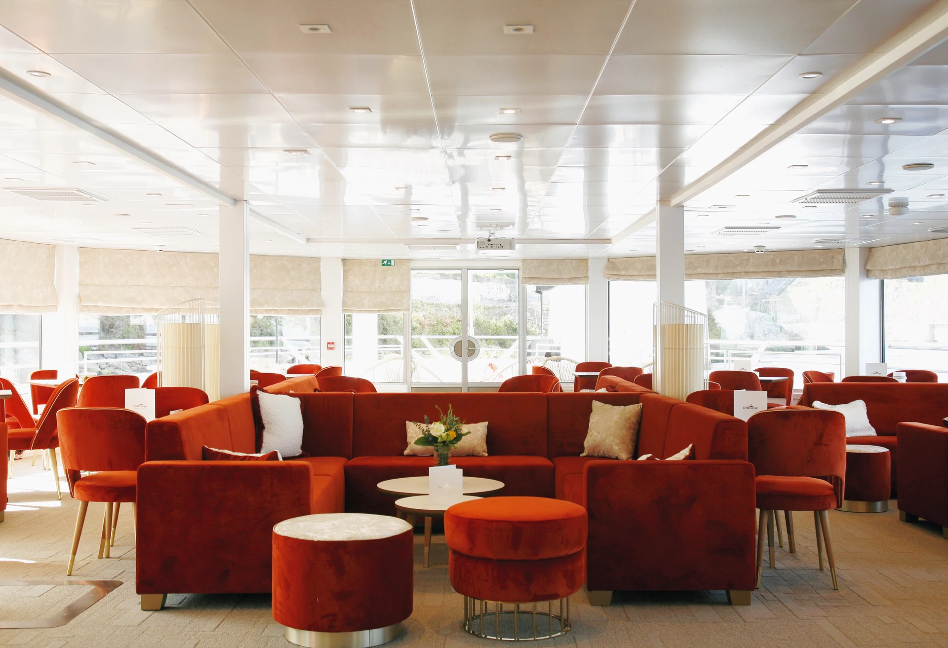 Lounge Bar with Dancefloor
