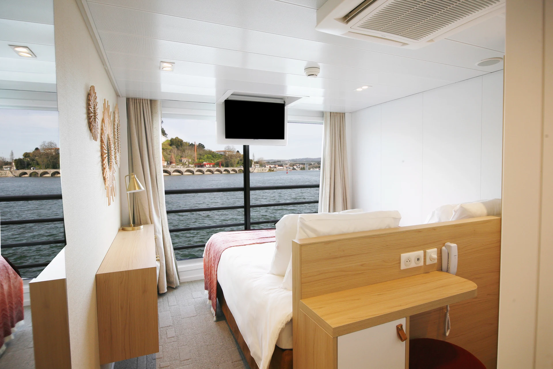 Middle Deck 1 Double Bed - Accessible Cabin Cat B