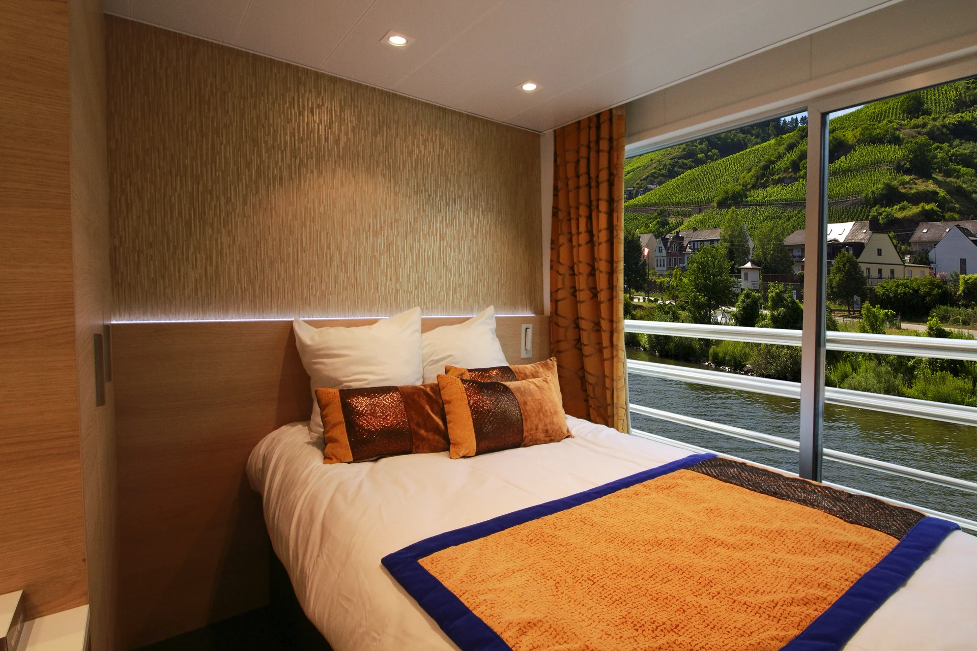 Upper Deck 1 Bed Single Cat A