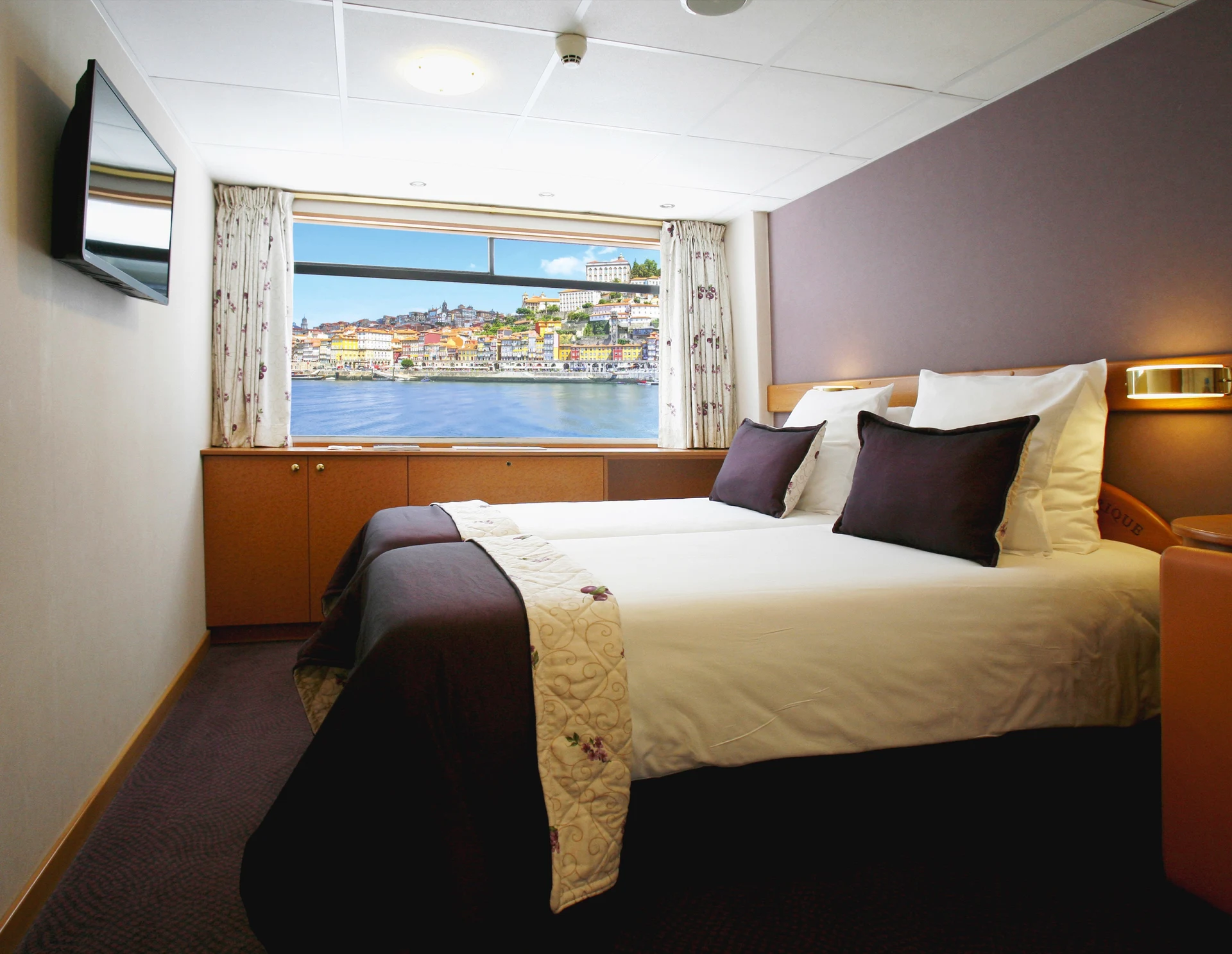 Middle Deck 1 Double Bed CAT. C