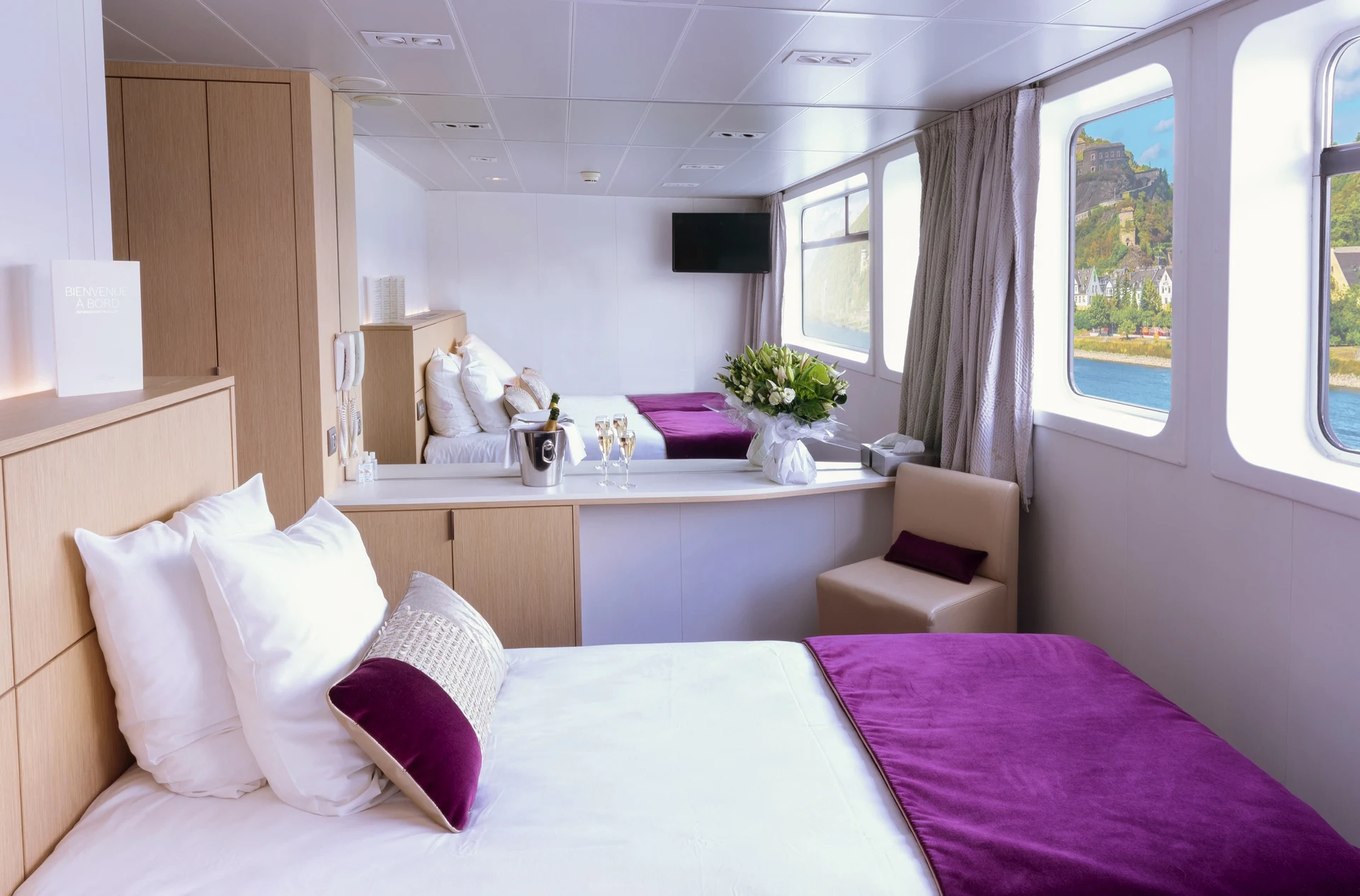 Main Deck 2 Adjustable Twin Beds CAT. C