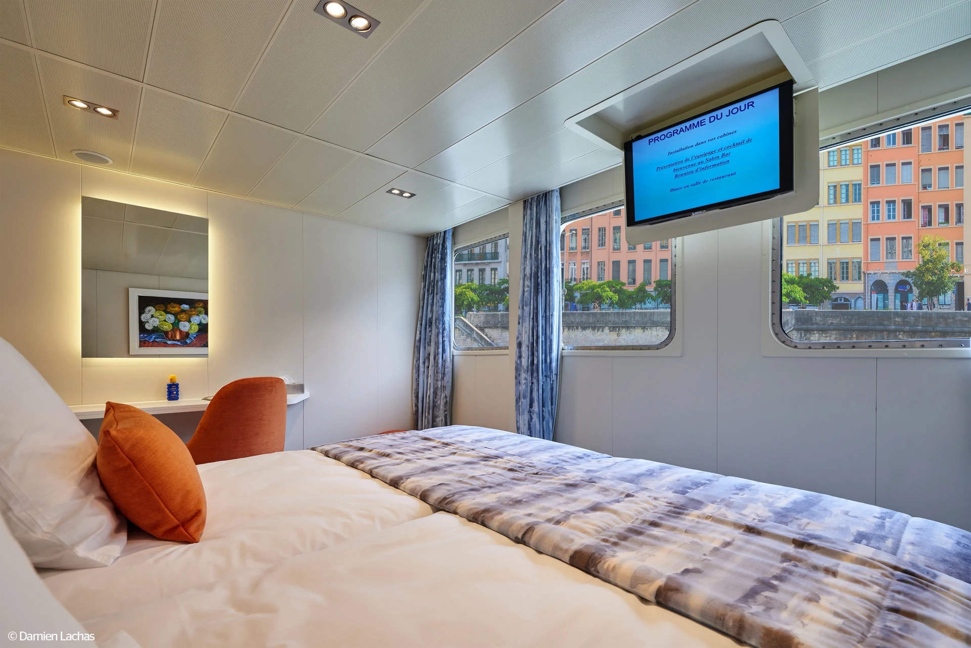 CAT. A - Main Deck 2 Adjustable Twin Beds