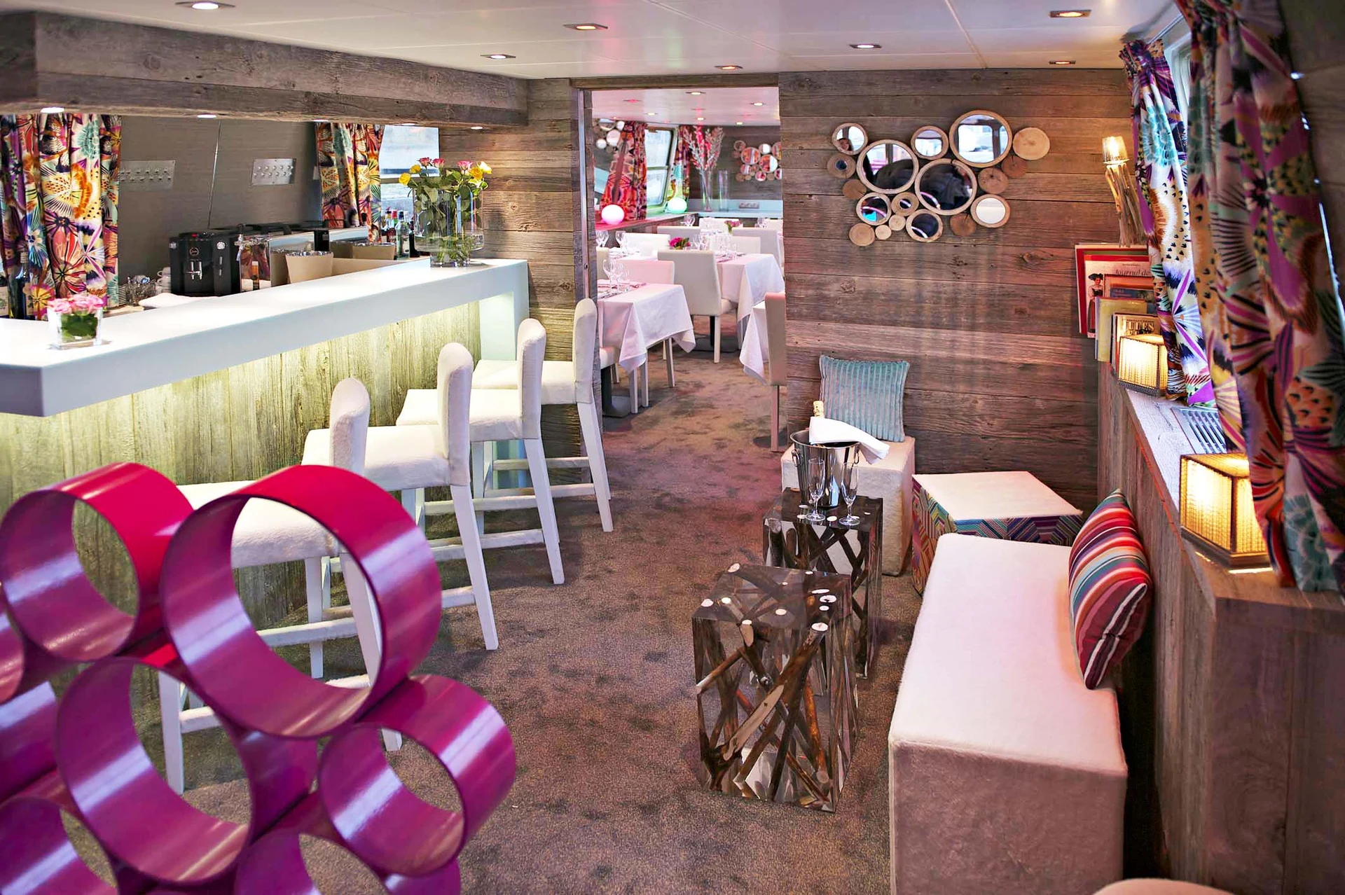 Lounge & Bar