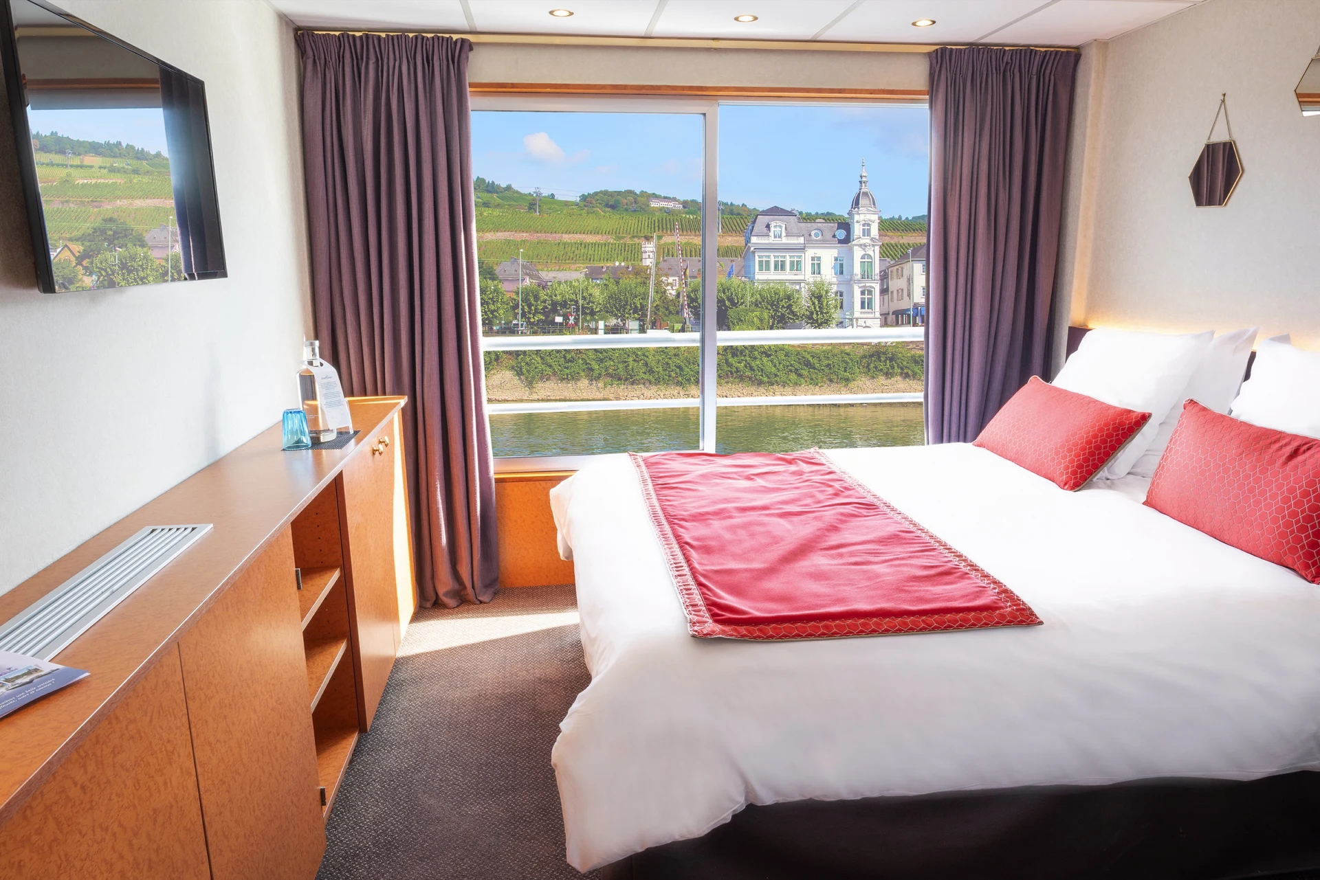 Upper Deck 1 Double Bed CAT. A