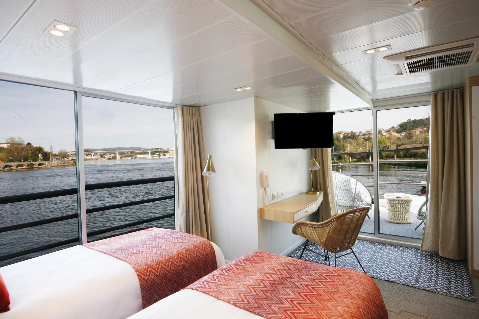 Upper Deck 2 Beds Suite Cat A