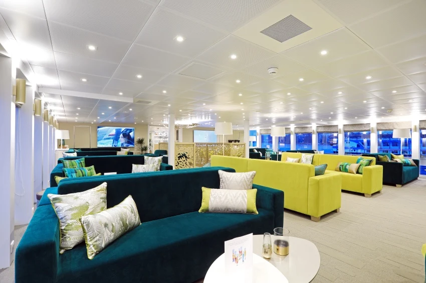 Lounge Bar with Dancefloor