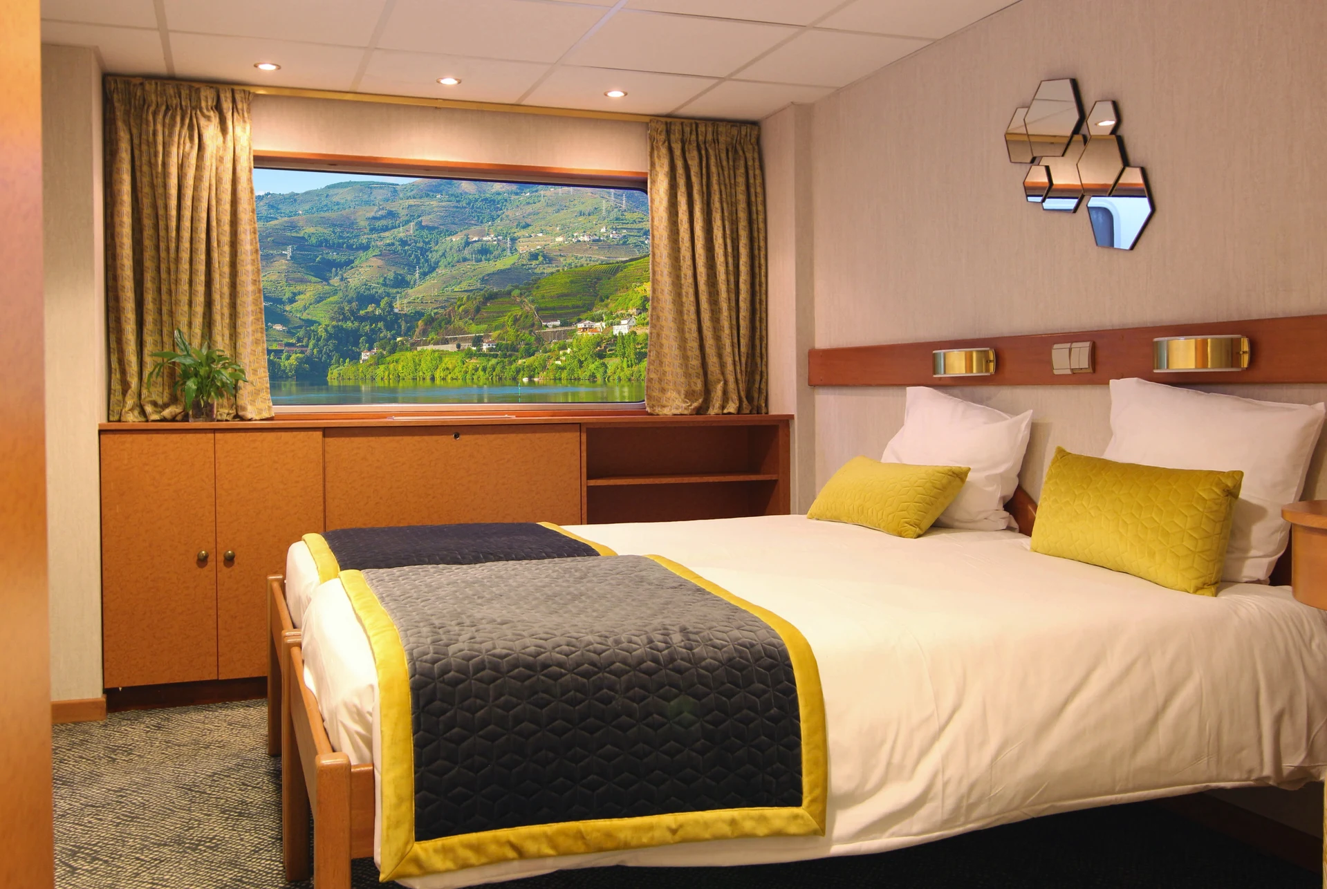 CAT. A - Main Deck 2 Adjustable Twin Beds