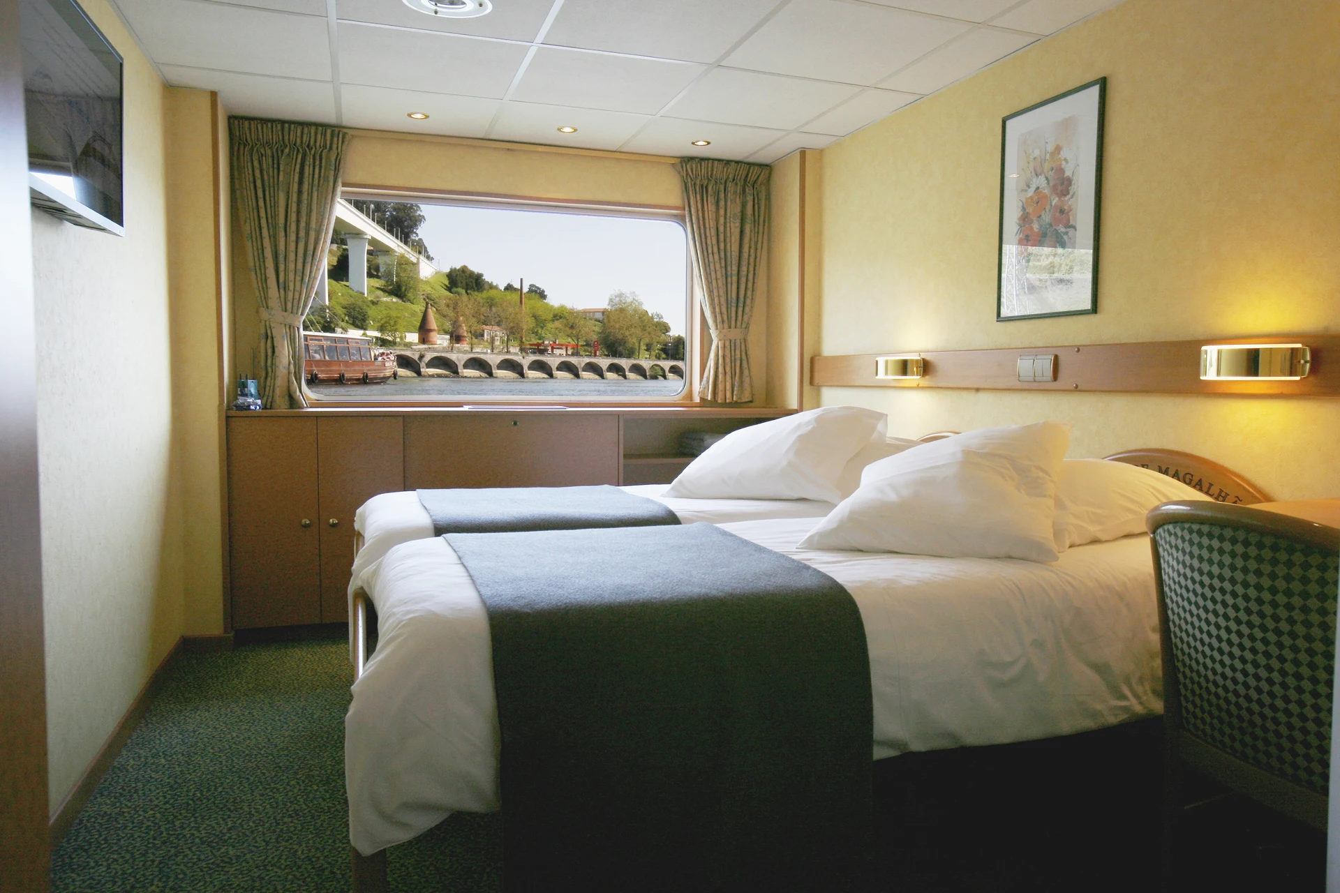Main Deck 2 Adjustable Twin Beds - Cat. A