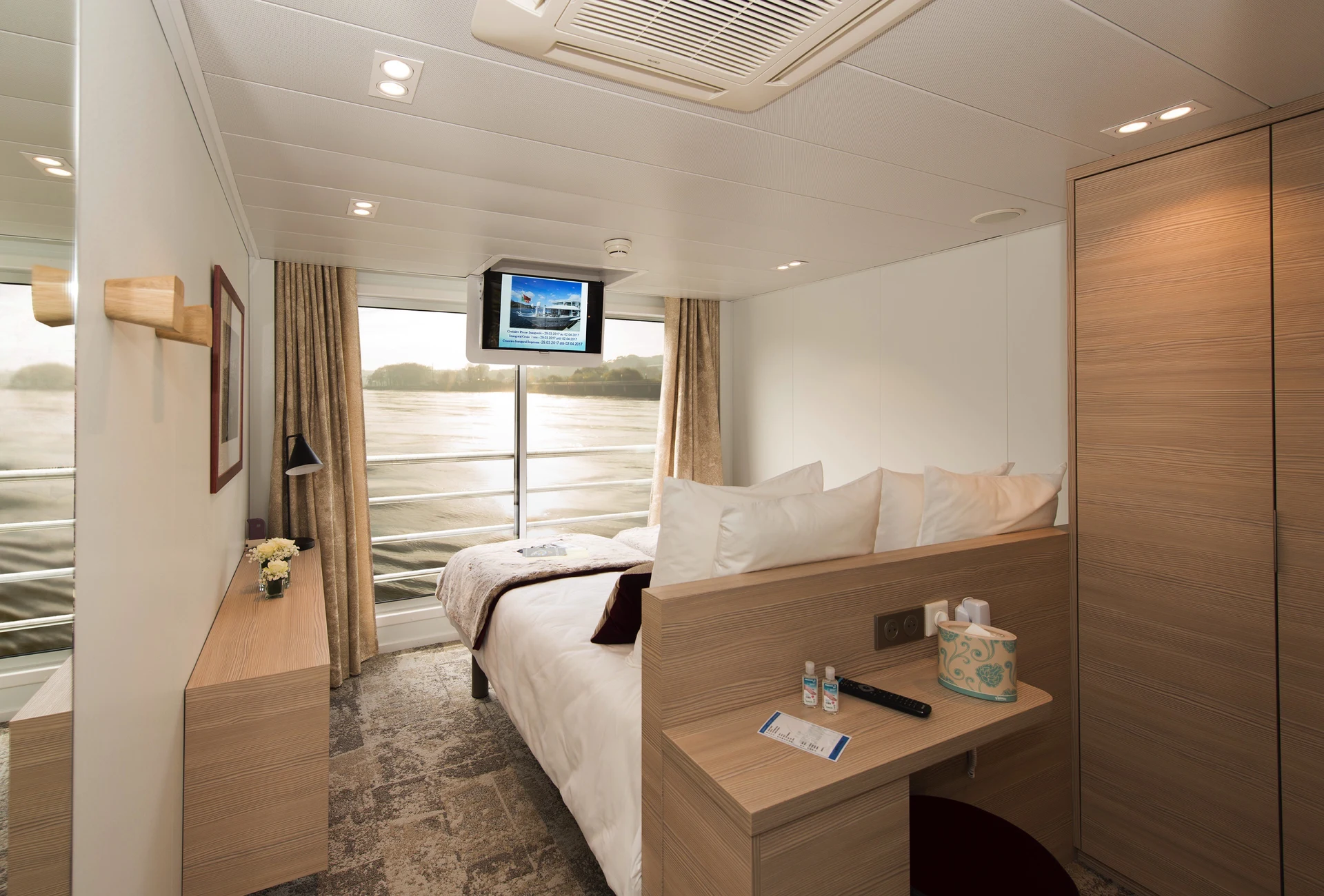 Upper Deck 2 Beds Suite CAT. A