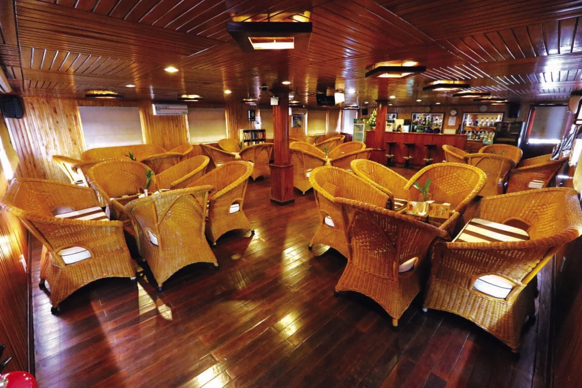 Lounge & Bar