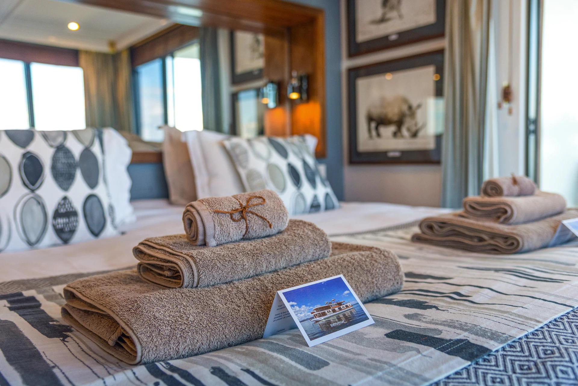 Main Deck 2 Adjustable Twin Beds with Balcony