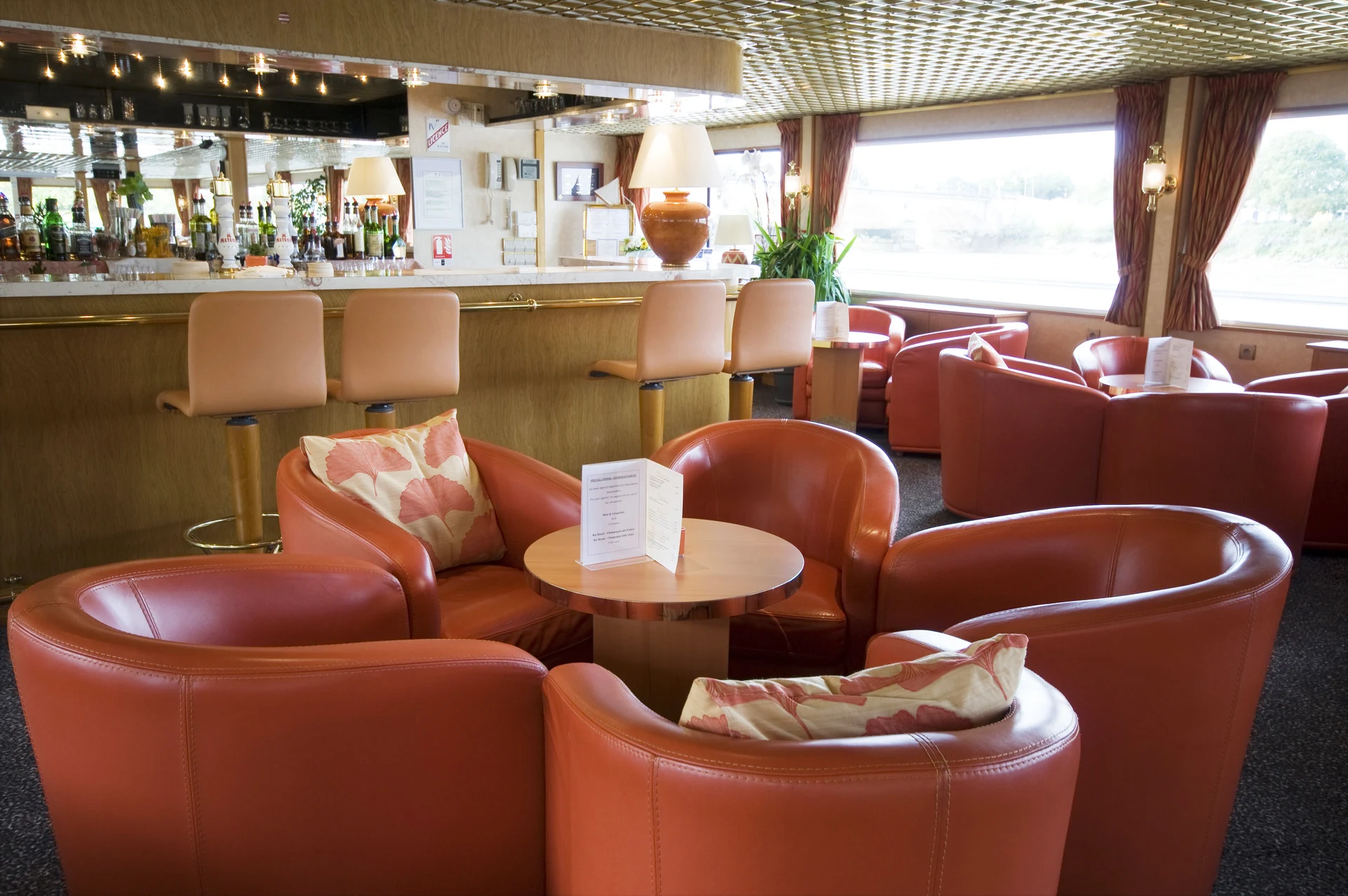 Lounge Bar with Dancefloor