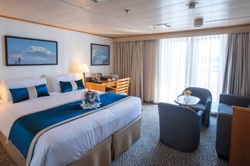 Riviera Suite With 1 Child's Extra Bed (Deck 6)