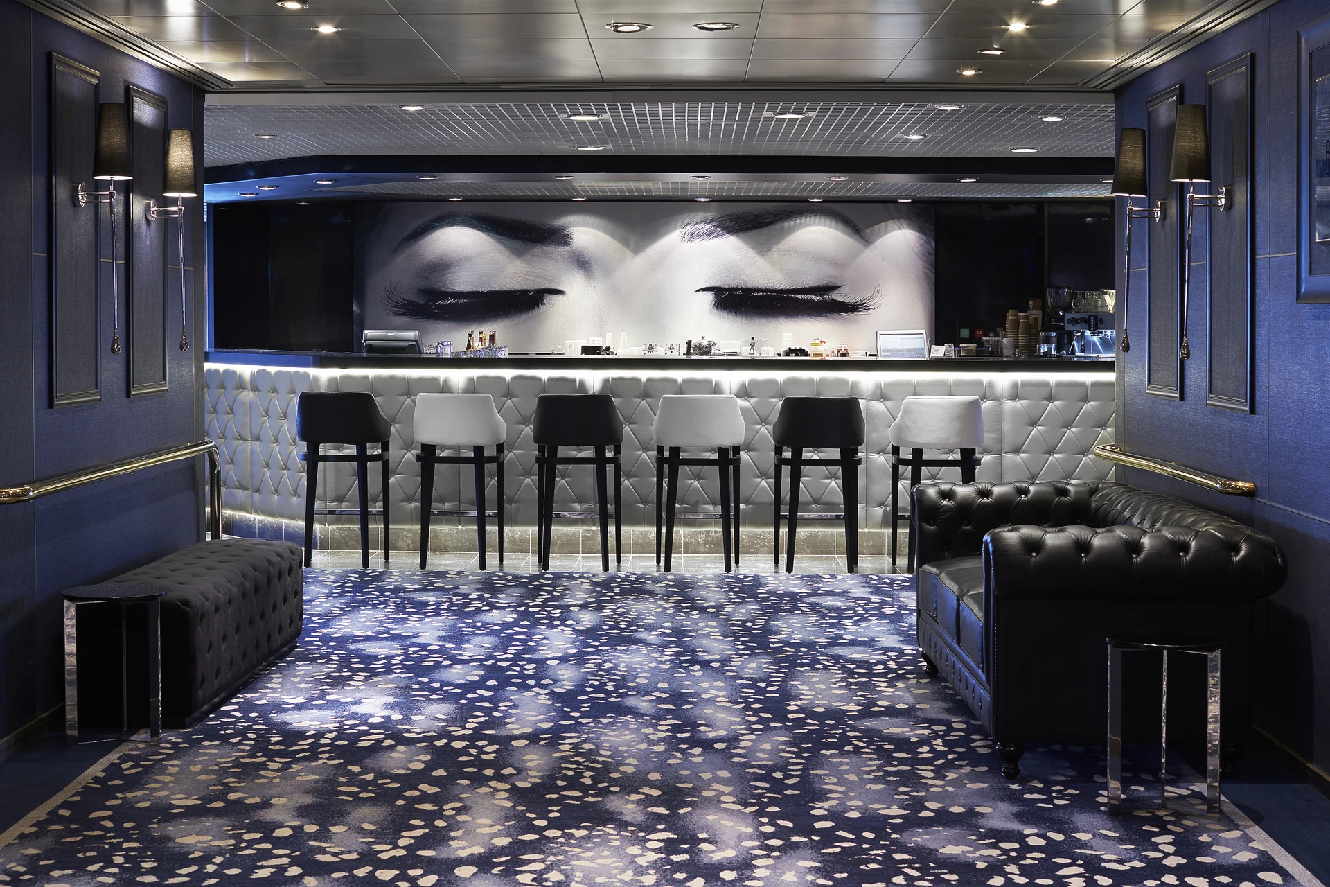 Blue Bar & Lounge