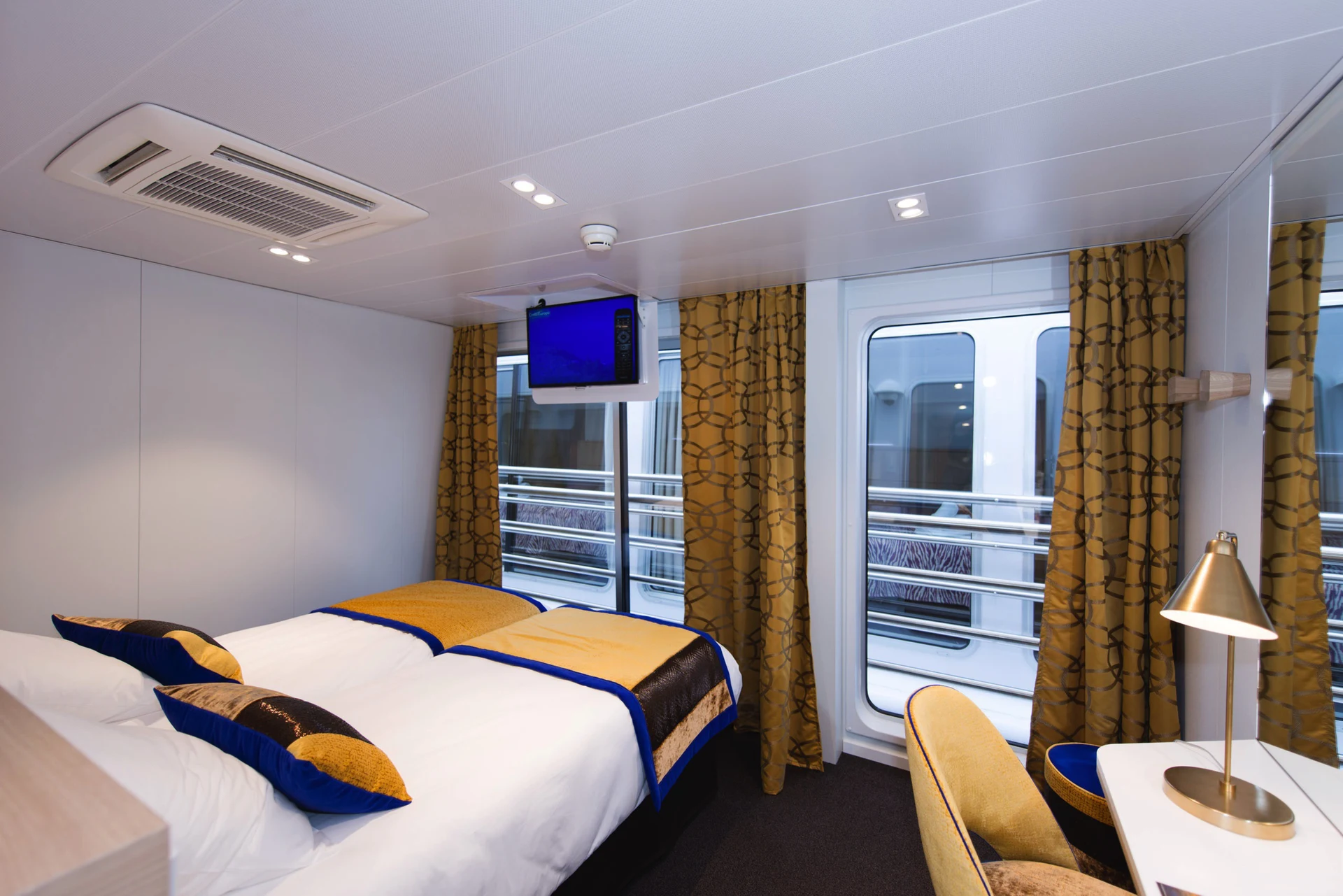 Upper Deck 3 Beds Suite Cat B